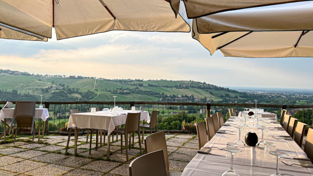 Terrazza panoramica su Modena: la cucina tradizionale del Ristorante La Cicala